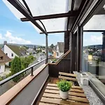 Helle & Moderne Wohnung Mit Panorama-Balkon